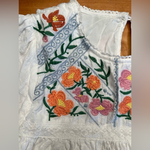 New In Loom Floral Embroidered Blouse Size Medium - Picture 7 of 13